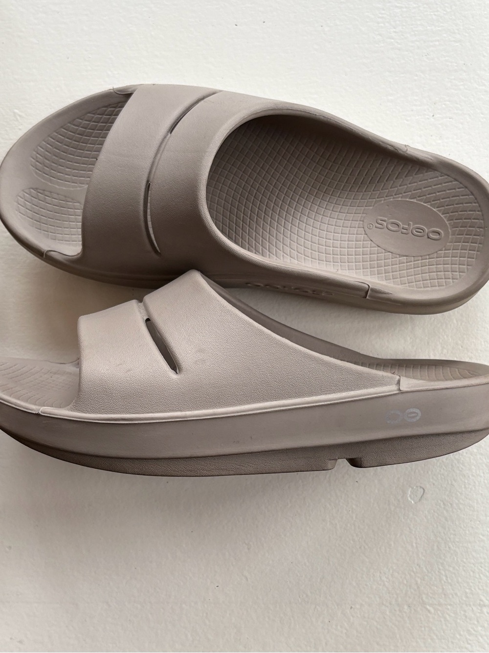 OOFOS Slide Sandals in Taupe EU40 M7-W9